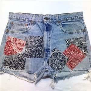 Levi’s Women’s Bandana Patch Raw Hem High Waisted